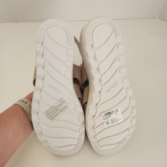 Clarks women's Jillian Spring Wedge Sandal, Sand Leather, 6 US - Picture 8 of 9